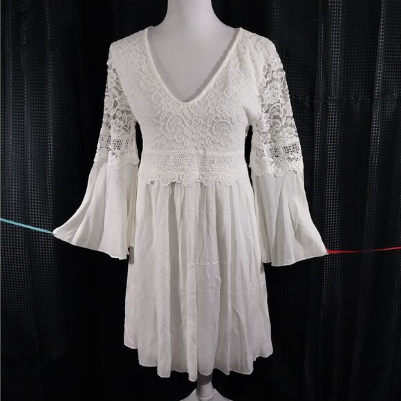 NWOT! EASEL! PUREST WHITE PRINCESS CUT, BELL SLEEVE, LACE BODICE DRESS! SZ L - Picture 2 of 12